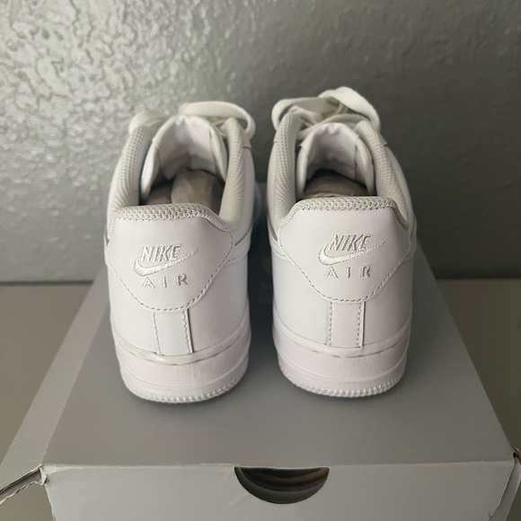 White Nike Air Force 1 size 6.5 - Picture 4 of 7